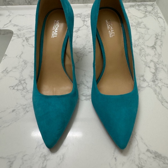 Michael Kors Women Dorothy Flex Suede Pointy Stiletto Dress Pump - Picture 2 of 5